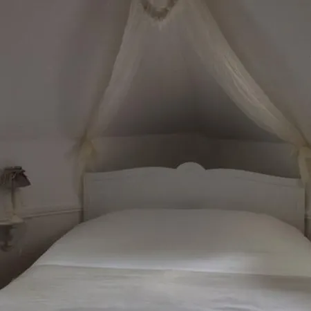Castel Magnolia Bed & Breakfast